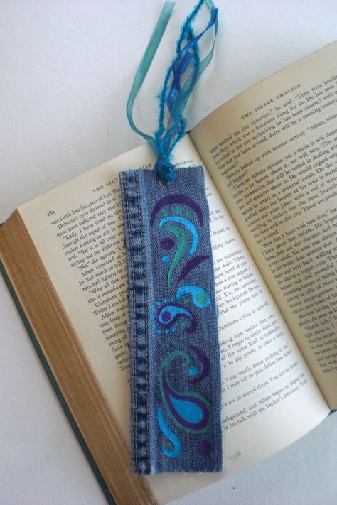 Denim Bookmarks, Recycled Denim Crafts, Crafts Christmas Gifts, Denim Crafts Diy, Blue Jeans Crafts, Bookclub Gifts, Denim Quilt, Jean Crafts, Denim Ideas