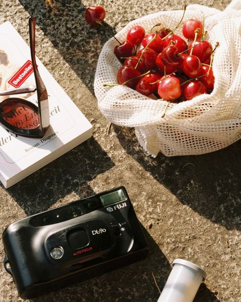 red details on gold 200 🍒🎞️ #35mm 📷 canon ae-1 🎞 kodak gold 200 Kodak 35mm Film, Kodak Gold 200, Leica M6, Details Aesthetic, Canon Ae 1, Kodak Gold, Red Details, Film Photography 35mm, Travel Hotel