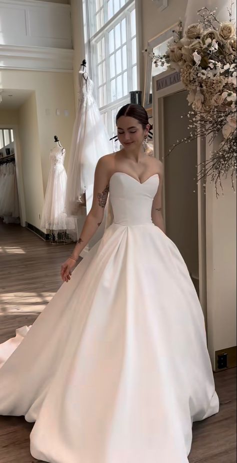 Heart Wedding Dress, Satin Ball Gown Wedding Dress, Deb Dresses, Minimal Wedding Dress, Satin Ball Gown, Boho Wedding Gowns, Pretty Wedding Dresses, Beach Wedding Decorations, Ballroom Wedding