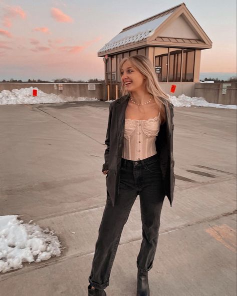 Leather jacket, nude/pink corset, black jeans, leathee boots, winter sunset, parking garage, chic Leathee Boots, Nude Corset Outfit, Corset Black, Corset Outfit, Pink Corset, Trip Outfits, Winter Sunset, Boots Winter, Parking Garage