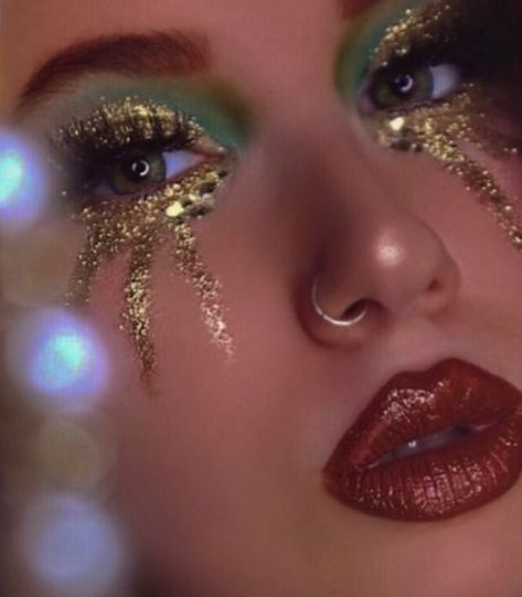 Golden Tears Gold Makeup Looks Gemstone Tears Makeup, Dripping Gold Makeup, Golden Tears Makeup, Gold Drag Makeup, Gold Tears Makeup, Tears Makeup Look, Tear Drop Makeup, Surreal Makeup, Golden Costume