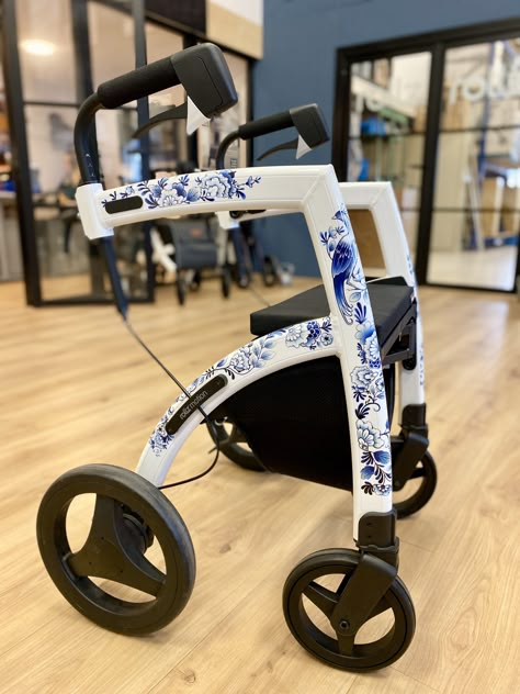 If you’re looking for a stylish mobility aid that will turn heads for all the right reasons, check out the Rollz Motion Delft Blue. The Rollz Motion Delft Blue is proof that mobility aids can be functional, colourful, and confidence-inspiring all at once. Mobility Aids For Pots, Cute Mobility Aid, Mobility Aid Decoration, Decorated Mobility Aid, Rollator Decorations, Mobility Aids Aesthetic, Wheelchair Decorations, Wheelchair Aesthetic, Wheelchair Photography