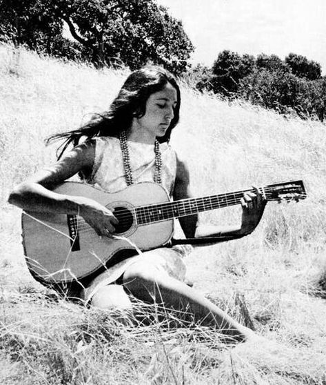 30 Fascinating Black and White Photos of a Young Joan Baez in the 1960s ~ Vintage Everyday 1969 Woodstock, Woodstock 1969, Jackson Browne, Traditional Song, Joan Baez, Paul Simon, Folk Rock, Women Of Rock, Social Activist