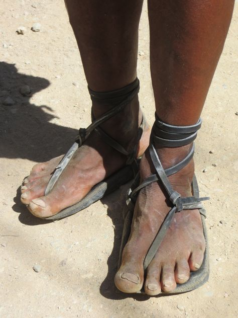 Ultramaraton Caballo Blanco 2015 – Running with the Raramuri Tarahumara | 74 FOOTWEAR DESIGN CONSULTING Mexican Sandals Huaraches, Walking Gear, Mexican Sandals, Minimal Shoes, Diy Sandals, Barefoot Running, Ultra Marathon, Running Sandals, Footwear Design