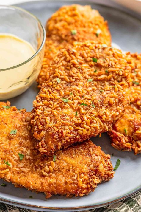 Extra Crispy Chicken, Pretzel Chicken, Pretzel Crusted Chicken, Mustard Pretzels, Breaded Chicken Cutlets, Pretzel Crust, Tender Chicken Breast, Duck Recipes, Chicken Main Dishes