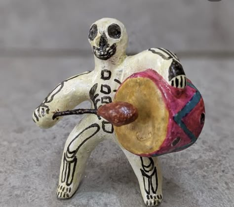 Ceramics Ideas, Papel Mache, Arte Popular, Mexican Art, Sacred Art, Dia De Muertos, Paper Mache, Projects To Try, Mural