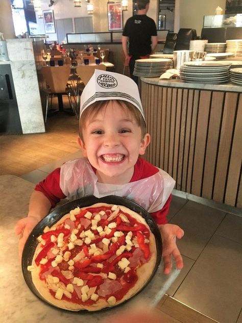 Looking for birthday party ideas for a six year old? Try a Pizza Party! Ideas for a Pizza Party and how to decorate a Pizza Cake! Birthday Pizza Party, Pizza Party Ideas, Mr Pizza, Campfire Dinners, Birthday Pizza, Pizza Delivery Man, Gummy Sweets, Easy Cakes To Make, Kids Pizza