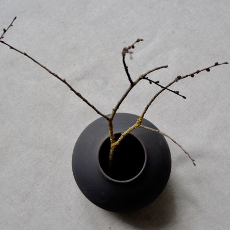 Black moon jar in rustic refractory clay...traditional Moon Jars are much larger and white! #asianpottery #moonjar #koreanpottery #asiandesign #handmade #wheelthrown #etsyseller #ikebanavase #ikebana #koreanceramics #claylove #potterylove #koreanceramics #contemporaryceramics Lego Vase, Matte Black Vase, Traditional Moon, Refractory Clay, Moon Jars, Korean Pottery, Vase Ideas, Easy Mandala, Moon Jar