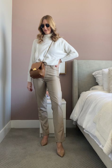 Tan Leather Pants Outfit Winter, Taupe Leather Pants Outfit, Tan Pumps Outfit, Beige Leather Pants Outfit, Tan Leather Pants Outfit, Cream Leather Pants Outfit, Nude Pumps Outfit, Polene Bag Outfit, Beige Leather Pants