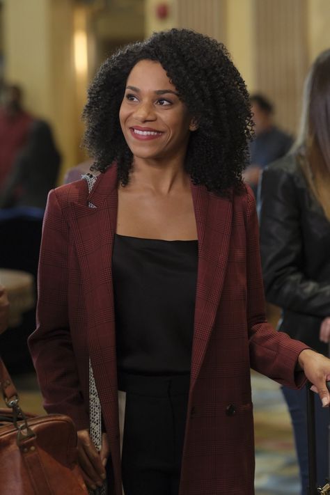 Kelly McCreary Maggie Pierce, Kelly Mccreary, Greys Anatomy Episodes, Grays Anatomy Tv, Greys Anatomy Characters, Black Actresses, Meredith Grey, Gray Aesthetic, Grey's Anatomy