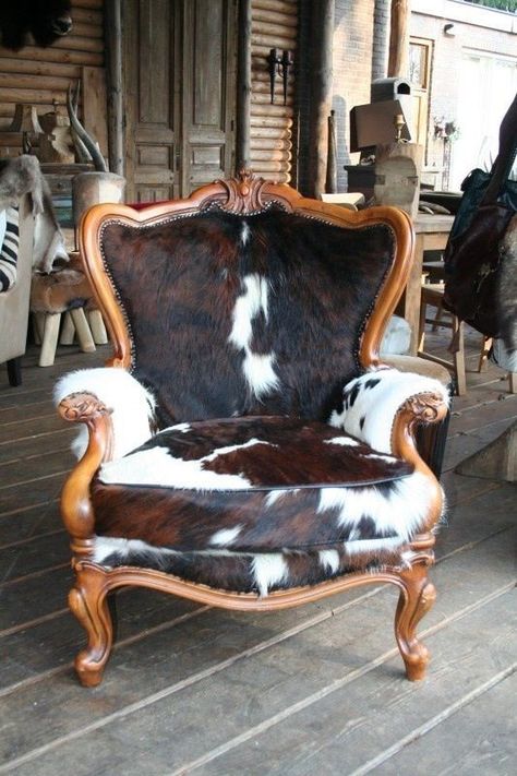 Cowhide Decor, Cowhide Chair, Cowhide Furniture, Poltrona Vintage, Western Furniture, Versace Home, Western Homes, Funky Furniture, Western Home Decor