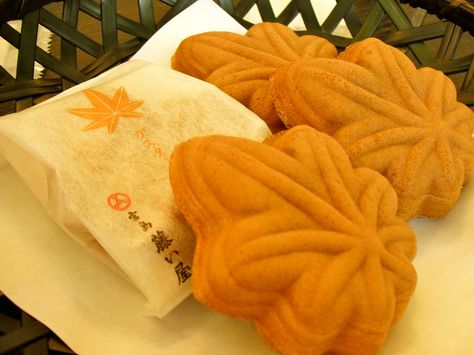 Momiji Manju  -- so so so good I want some :-) Manju Dessert, Manju Japanese, Momiji Manju, Manju Recipe, Asian Aesthetic, Japan Trip, Japanese Sweets, Beautiful Food, Real Food