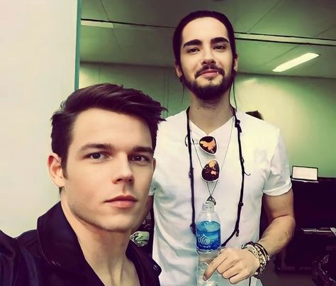 georg listing & tom kaulitz Georg Listing, Me And Bae, Tokyo Hotels, Tommy Boy, Bill Kaulitz, Haircuts Straight Hair, Tom Kaulitz, Tokio Hotel, Music Albums