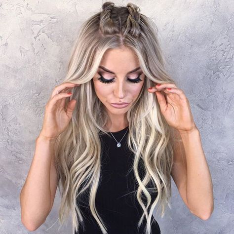 Mohawk twist skills 🌀 | with @habit.hand.tied.extensions & @kaylaoberg | 💄: @cristaldaniela Quick Hairstyle, Pinterest Hair, Time Saver, Penteado Cabelo Curto, Festival Hair, Long Blonde, Trending Hairstyles, Quick Hairstyles, Long Blonde Hair