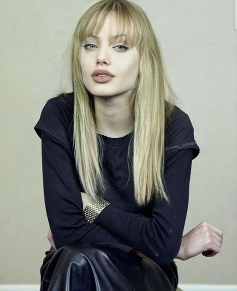 Angelina Jolie 90s, Girl Interrupted, Lara Croft, Angelina Jolie, Pretty Woman, Hair Inspo, Pretty People, Beautiful People, Blonde Hair