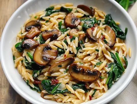 Quick and Flavorful Spinach and Mushroom Orzo in a Creamy Garlic and Smoked Paprika Sauce Mushroom Orzo, Spinach Orzo, Creamy Orzo, Spinach And Mushroom, Mushroom Spinach, Parmesan Asparagus, Paprika Sauce, Spinach Mushroom, Orzo Recipes