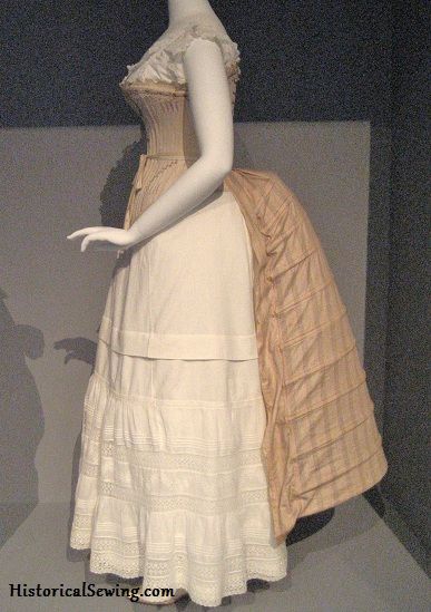 c.1885 Bustle at LACMA 1880s Dress, Victorian Lingerie, Victorian Bustle, Victorian Era Dresses, Victorian Gown, 1870s Fashion, 1880s Fashion, Historical Dress, Bustle Dress