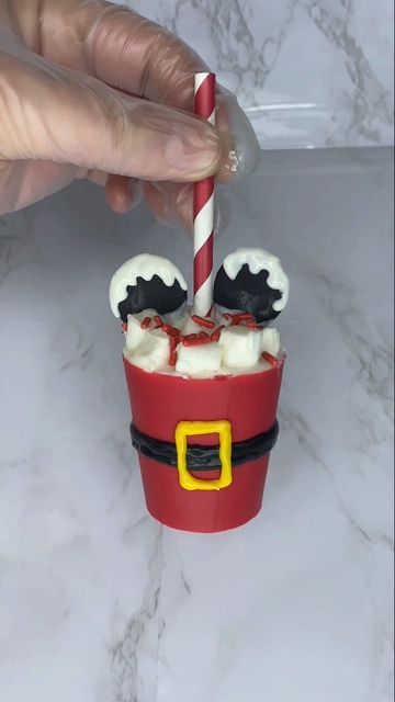 Christmas Cocoa Cups, Cocoa Cups Gifts, Halloween Cocoa Cups, Halloween Hot Cocoa Cups, Hot Cocoa Bombshell Cup Recipe, Coco Cups, Dipped Tampa, Hot Chocolate Bombshell Diy Christmas, Xmas Deserts