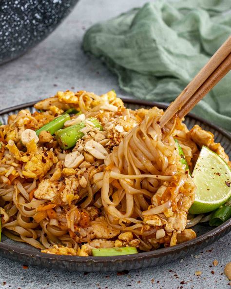 Skip the takeout and make this easy Pad Thai at home! Packed with tender chicken, rice noodles, and a tangy, sweet sauce—ready in 30 minutes! #PadThai #EasyDinner #HomemadePadThai #QuickMeals #ThaiFood How To Make Pad Thai, Spicy Chicken Pad Thai Recipe, Pad Thai Chicken, Easy Pad Thai Recipe, Homemade Pad Thai, Chicken Rice Noodles, Chicken Broth Recipes, Chicken Pad Thai, Pad Thai Sauce