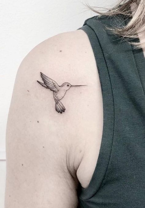 40+ Small Hummingbird Tattoo Ideas Simple Tattoos Hummingbird, Matching Hummingbird Tattoos Mom, Basic Hummingbird Tattoo, Small Delicate Hummingbird Tattoo, Minimalist Tattoo Hummingbird, Hummingbird Tattoo Danty, Minimalist Hummingbird Tattoo, Single Needle Tattoo Ideas, Small Hummingbird Tattoo