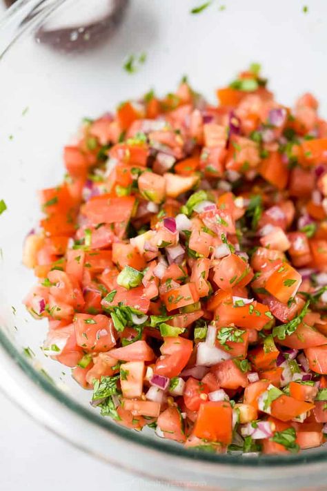 Best Salsa, Salsa Recipes, Fresh Guacamole, Fresh Salsa, Homemade Salsa, Salsa Recipe, Tomato Recipes, Fresh Ingredients, Limes