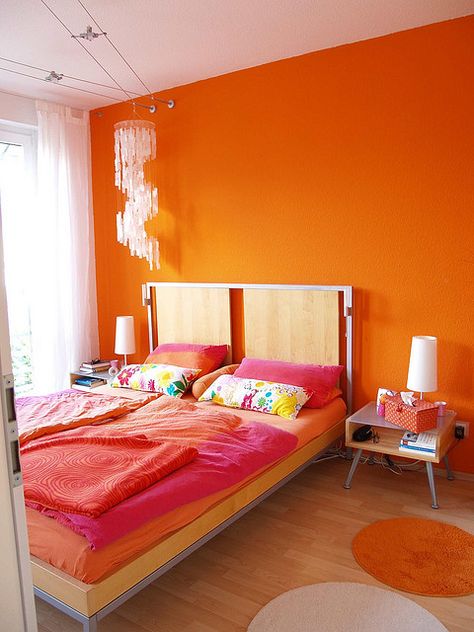 pink and orange bedroom. This is kind of what I want my room to look like when I am done decorating it. Orange And Pink Bedroom, Orange Bedroom Decor, Modern House Design Interior, Orange Rooms, Modern People, Orange Bedroom, Baroque Decor, Best Modern House Design, Makeup Room Decor