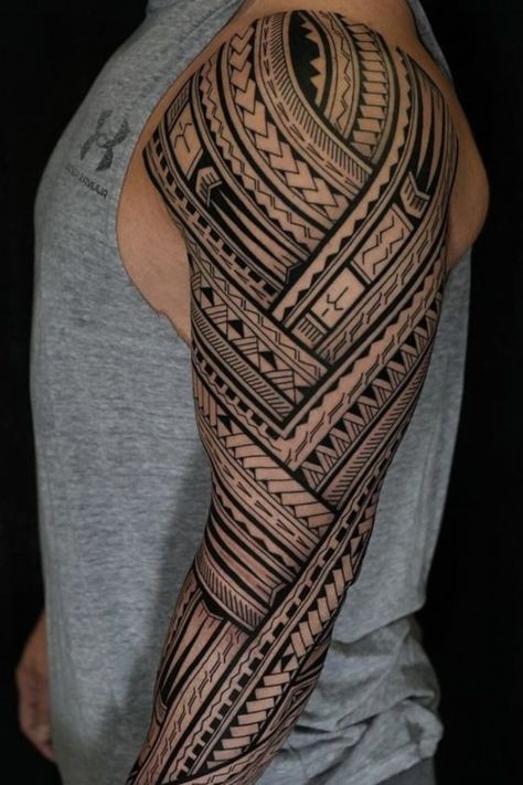 Geometric Tattoo Hand, Polynesian Tattoo Sleeve, Tato Maori, Geometric Tattoo Sleeve Designs, Half Sleeve Tattoos Forearm, Armband Tattoos, Ancient Tattoo, Armband Tattoo Design, Circle Tattoos