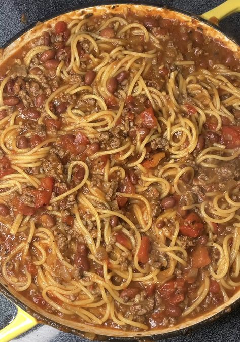 Cowboy Spaghetti - What's Mom Cookin' Cowboy Spaghetti Rachel Ray, Hotdogs Pasta Recipes, Spaghetti With Beans, 1 Pot Spaghetti, Meals With Spaghetti Sauce, Spaghetti Goulash, Cowboy Spaghetti Recipes, Recipes Using Spaghetti Noodles, Hillbilly Spaghetti