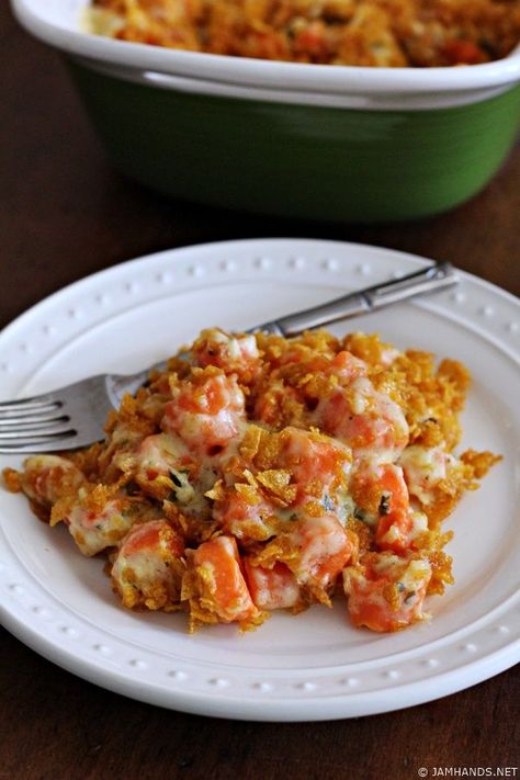 This Creamy Carrot Casserole features carrots baked in a cream sauce and topped with buttery crushed cornflakes. This comforting side dis... Sweet Potato Cornflake Casserole, Corn Flake Topping Casserole Recipes, Cornflake Sweet Potato Casserole, Carrot Casserole With Cornflakes, Potato Corn Flake Casserole, Carrot Casserole, Vegetable Dishes Recipes, Pea Salad Recipes, Creamy Recipes