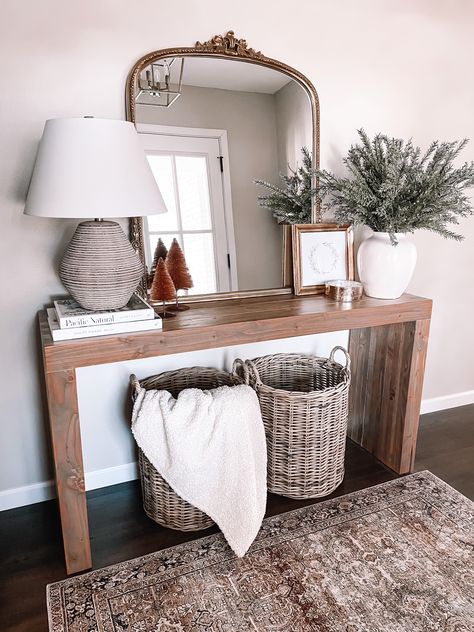 Rustic Entryway Table, Art Deco Style Interior, Entryway Decor Ideas, Aesthetic Interior Design, Entry Table Decor, Rustic Entryway, Console Table Decorating, Entryway Table Decor, Small Entryways