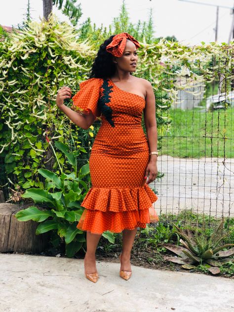 Orange Shweshwe Dresses, Ruracio Outfits For Ladies, Lobola Dresses, Dresses For Young Women, Sesotho Traditional Dresses, Seshoeshoe Dresses, South African Traditional Dresses, African Traditional Wear, Shweshwe Dresses