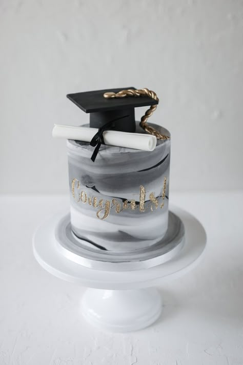 Grad Cake For Men, Male Graduation Cake Ideas, Graduation Cake Male, Elegant Graduation Cakes, Elegant Graduation Party Decorations, Graduation Cakes For Boys, Cake Designs Elegant, Elegant Graduation Party, Graduation Cake Ideas