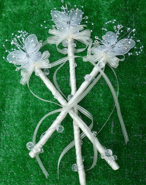 Diy Fairy Wand, Fairy Godmother Wand, Organza Butterfly, Butterfly Party Decorations, Rusting Wedding, Unique Wedding Cards, Ribbon Wands, Fairy Wands, Artificial Flowers Wedding