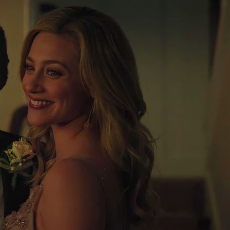 Lili Reinhart, Riverdale, Matching Icons, Lily, Actresses, Long Hair Styles, Hair Styles, Hair, Beauty