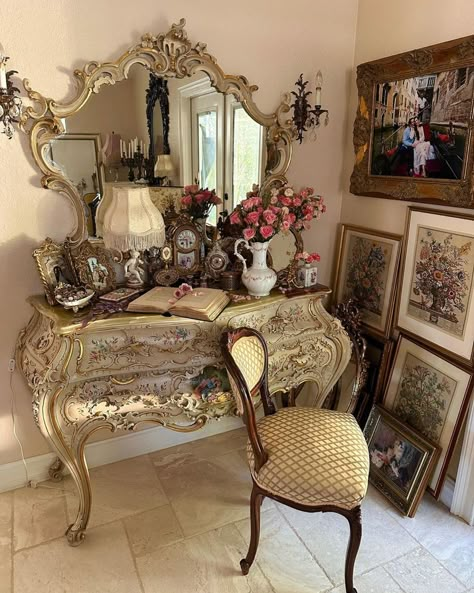 Victorian Inspired Bedroom Vintage, Regency Room Aesthetic, Vintage Bedroom Aesthetic Victorian, Shaby Shick Bedrooms, Rococo Aesthetic Bedroom, Italian Bedroom Aesthetic, Rococo Room, Victorian Maximalism, Dark Maximalism