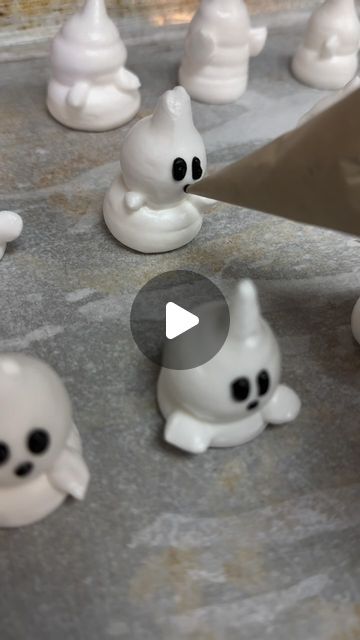 Jennifer Hsiao on Instagram: "One of my favorite things to make which I do once a year is this Halloween themed ghost cupcake 👻! The ghosts are made out of meringue and the cherry on top of the cake is the rice crispy tombstone 🪦 they’re adorable and I love them so much #pastrychef #cheflife #halloween #halloweenbaking #ghosts #baking #cupcakedecorating #cupcakes #vlog" Pudding Ghost Cups, Merengue Ghosts, White Chocolate Ghosts, Ghost Meringue, Nutterbutter Ghost Cookies, Ghost Cupcakes, I Love Them So Much, Halloween Baking, Chef Life