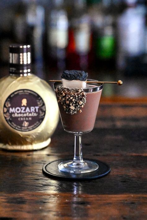 Mozart Chocolate Cream Recipes, Mozart Chocolate Liqueur Cocktail, Cream Liqueur Cocktails, Mozart Liqueur, Chocolate Liquor Drinks, Chocolate Liqueur Cocktail, Spiked Desserts, Chocolate Alcoholic Drinks, Naruto Group