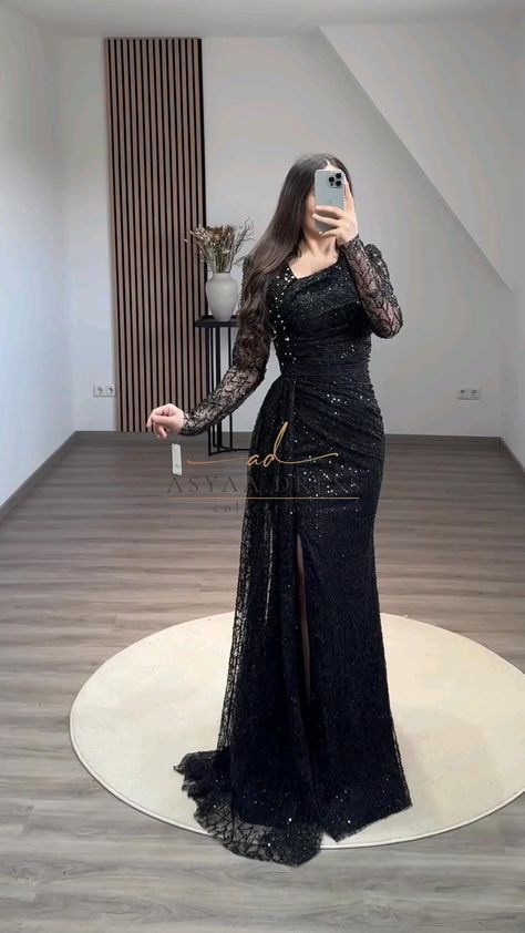 Velvet Outfit Ideas, Velvet Dress Ideas, Dress Green Outfit, Dress Pink Outfit, Velvet Dress Green, Attractive Outfits, Evening Dress Outfit, Trending Dress, Dress Party Wear