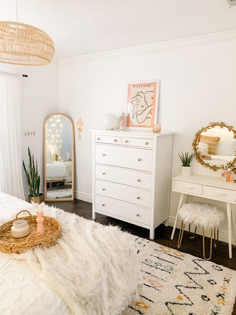 White Gold Bedroom, Gold Bedroom Decor, Floor Length Mirror, Dream Apartment Decor, Gold Bedroom, Cute Bedroom Decor, Redecorate Bedroom, Madison Park, Teen Bedroom Decor