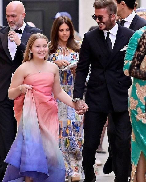 ➖ @rania.jalh ♥️ #davidbackham and daughter Harper Harper Beckham Style, David Beckham Daughter, Purple Ballgown, David Beckham Family, New Rolls Royce, Maroon Suit, Harper Beckham, Victoria And David, Famous Moms