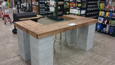 Cinder blocks and lumber bar at McCoy's in Pharr, TX. Cinder Block Bar, Cinder Block Projects, Cinder Block Ideas, Cinder Block Furniture, Block Furniture, Backyard Patio Furniture, Cinder Blocks, Grill Station, Outdoor Kitchen Appliances