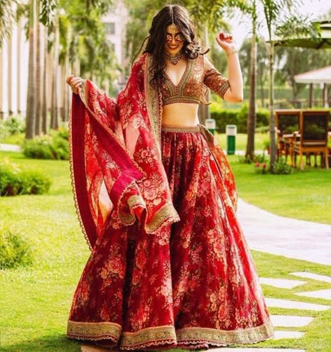 भारतीय दुल्हन संबंधी, Sabyasachi Lehenga Bridal, डिजाइनर कपड़े, Sabyasachi Bridal, Organza Bridal, Lehenga Choli Designs, Floral Lehenga, Indian Outfits Lehenga, Lehenga Skirt