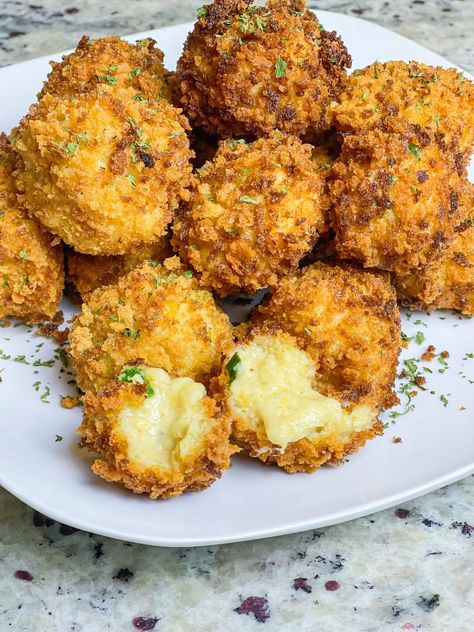 The best way to use up leftover mashed potatoes is to make Mashed Potato Croquettes. These are crispy, crunchy, soft and cheesy. Mashed Potato Croquettes, Fried Mashed Potato Balls, Mashed Potato Balls, Potato Croquettes, Paprika Potatoes, Stuffed Potato Balls, Creamed Potatoes, Making Mashed Potatoes, Leftover Mashed Potatoes