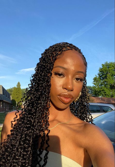 Protective Styles Passion Twist, 90s Black Hairstyles Braids, Mini Passion Twist Hairstyles, Goddess Mini Twists, Brown Mini Passion Twists, Mini Boho Passion Twists, Protective Summer Hairstyles Black, Tiny Passion Twists, Mini Passion Twists With Curls