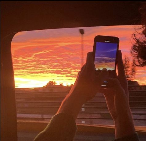 Taking Pictures Of Sunset, Taking Pictures Of The Sky, The Sky Aesthetic, Pictures Of The Sky, Sunset Season, Album Aesthetic, Sunset Aesthetic, Sky Aesthetic, Taking Pictures