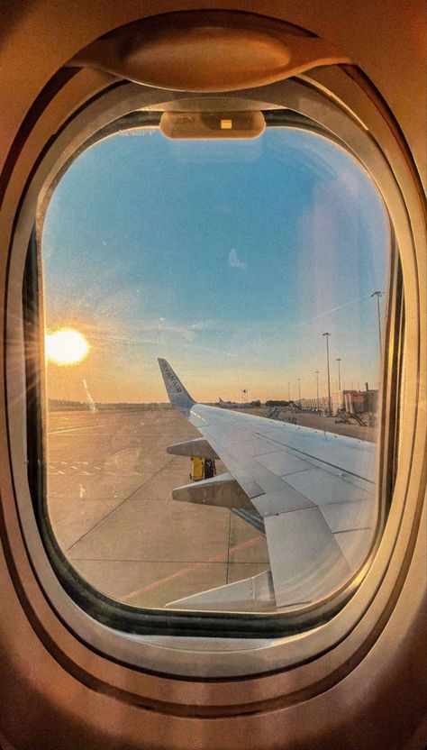 Airplane Window View, Disney Princess Anime, Moving Abroad, International Move, Moving Overseas, Manifesting Vision Board, Europe Aesthetic, Airplane Window, Move Abroad