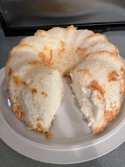 Weight Watchers Point Recipes and Tips Angel Food Cake Ideas, Cake With Pie Filling, Ww Cake, Best Angel Food Cake, 2 Ingredient Cake, Food Cake Ideas, Pineapple Angel Food Cake, 2 Ingredient Cakes, Angel Food Cake Mix