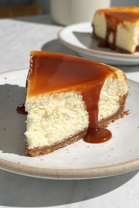 The Best Caramel Cheesecake Cheesecake With Caramel Topping, Easy Caramel Cheesecake, Caramel Cheesecake Recipes, Cinnamon Caramel, Salted Caramel Cheesecake, Honey Caramel, Gluten Free Cheesecake, African Cooking, Almond Crusted