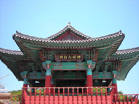 South Korean Temple Korean Temple Aesthetic, Korean Temple Designs, Law Moodboard, Korean Temple, South Korea Culture, Korea Culture, Korean Architecture, Ancient Korea, Korean Photo