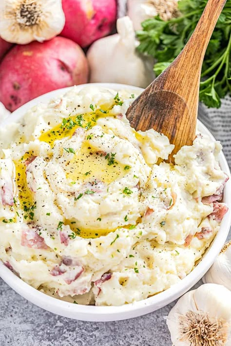 Steakhouse Mashed Potatoes, Mashed Potatoes With Skin, Steak And Mashed Potatoes, Garlic Mashed Potatoes Recipe, Stay At Home Chef, Mashed Potatoes Recipe, Potato Recipes Side Dishes, Thanksgiving Recipes Side Dishes, Garlic Mashed Potatoes